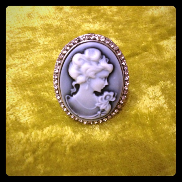 Beautiful Cameo ring
