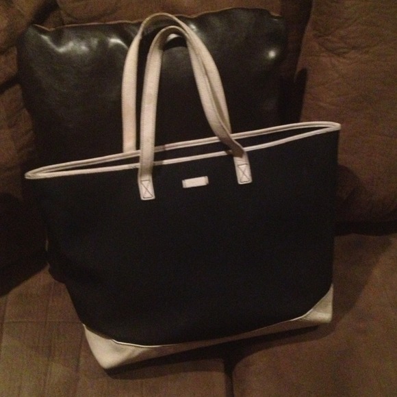 Gucci Handbags - 100% Authentic GUCCI TOTE👜 Reduced