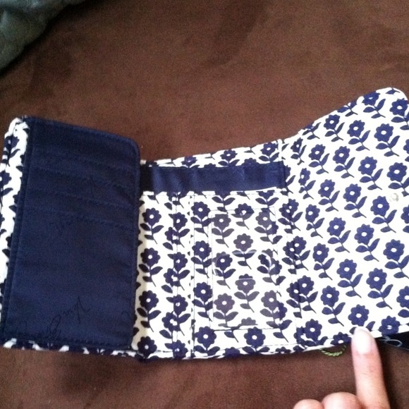 NWT Vera Bradley navy twirly birds euro wallet - Picture 2 of 4