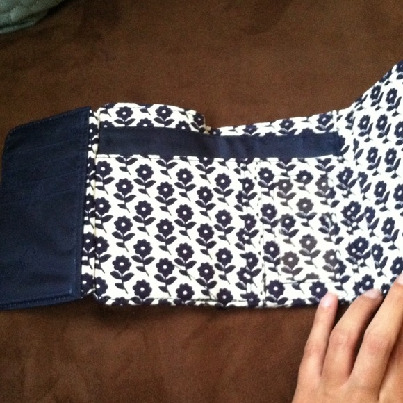 NWT Vera Bradley navy twirly birds euro wallet - Picture 3 of 4