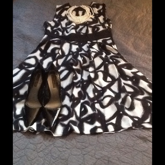 MICHAEL Michael Kors Dresses & Skirts - Michael Kors black and white silk dress