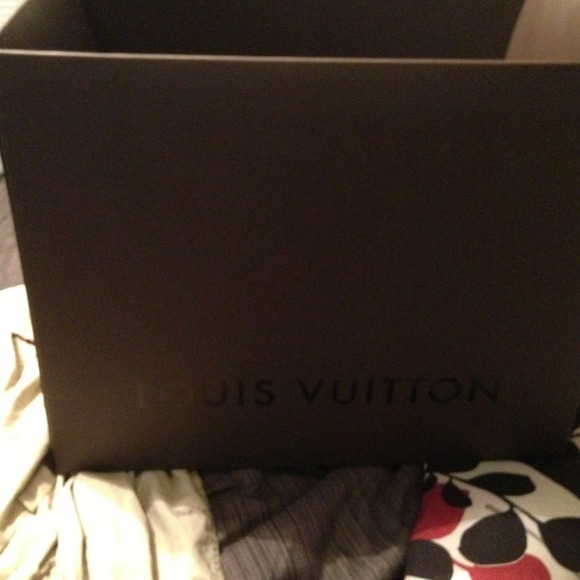 Authentic "sold" large loui box medium xlarge dust
