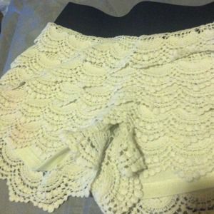 💋! Cream Lace Shorts