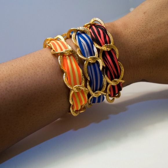 -NEW- Ribbon bracelet - Picture 3 of 3