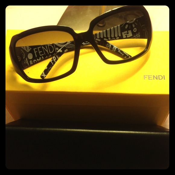 Reserved📍💯Authentic Fendi Sunglasses📍