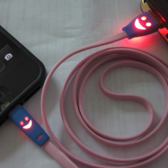 iPhone5 & IPad mini charger lights up