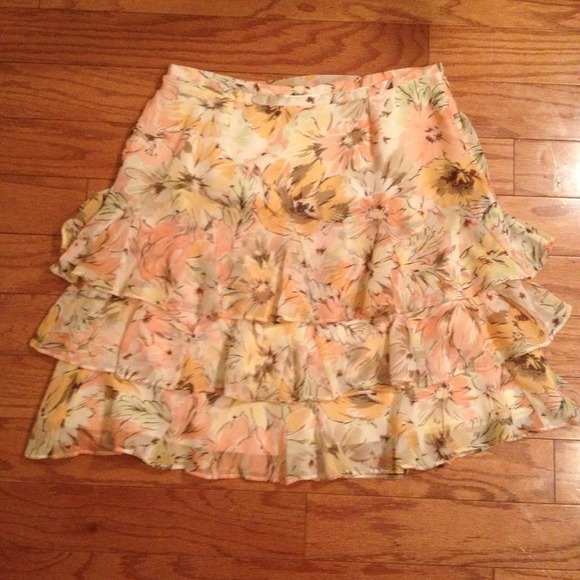 Ann Taylor Dresses & Skirts - Ann Taylor ruffle skirt