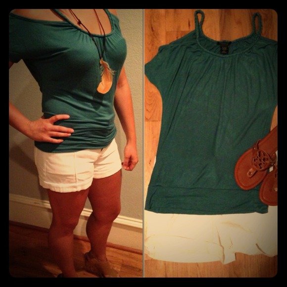 ❤❤sold in bundle❤❤Teal off the shoulder top
