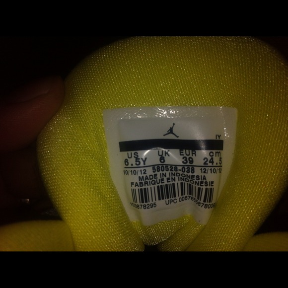 Jordan Retro 8 Laney size 6.5 - Picture 2 of 4