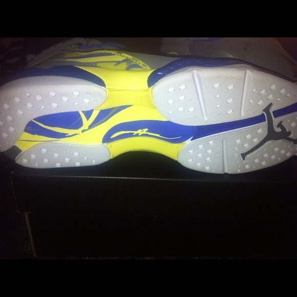 Jordan Retro 8 Laney size 6.5 - Picture 3 of 4