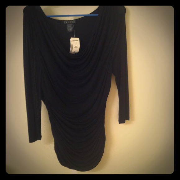 Sexy shoulder long sleeve.