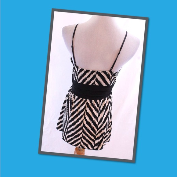 🚫Sold🚫Chevron tank with SWAG!! Size M! - Picture 3 of 4