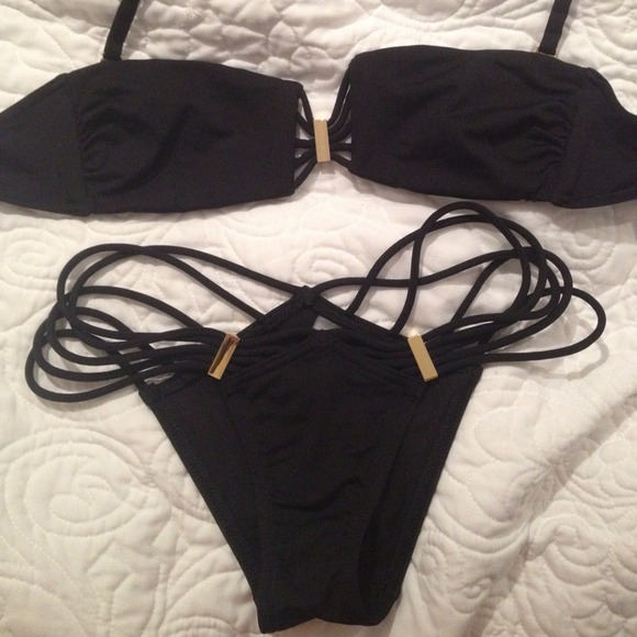 VS black strappy bikini ✨