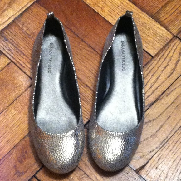Banana Republic silver ballet flats