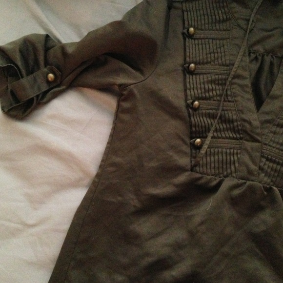 Dark green shirt w/ military style buttons - Picture 2 of 3
