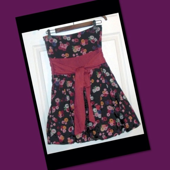 🎉🎉💥REDUCED💥Strapless floral dress- NWOT - Picture 2 of 2