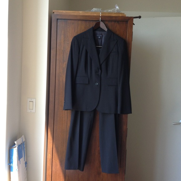 Black suit - Picture 1 of 4