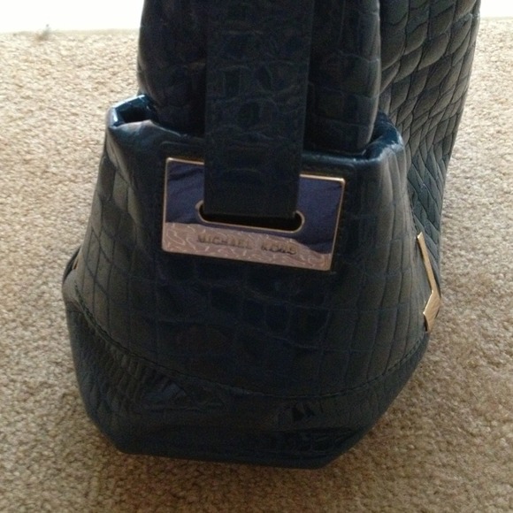Reduced!! Patent leather Michael Kors hobo bag! - Picture 2 of 4