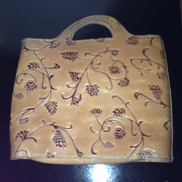 Leather handbag. Tan and brown