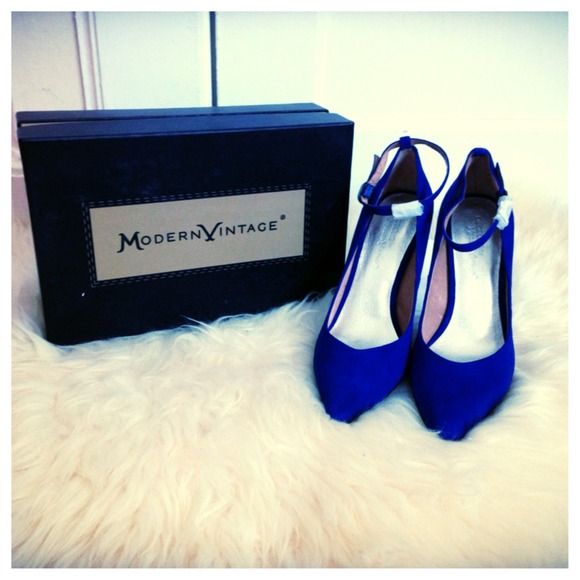 BNIB Modern Vintage Pumps