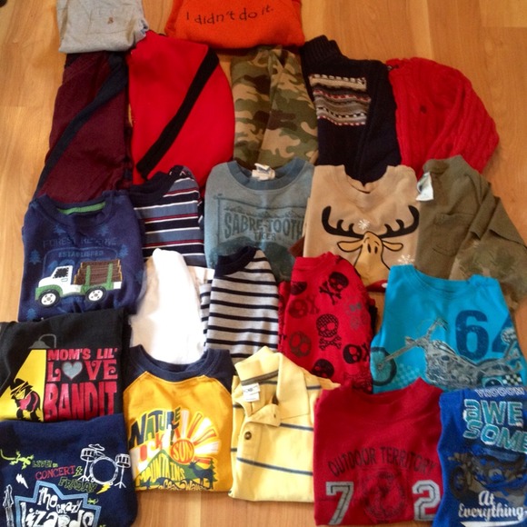 🚫Sold offline🚫22 long sleeve tops. Size 3T