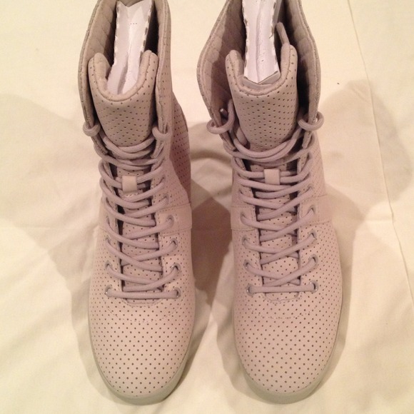 Ugg Wedges, limited edition!!