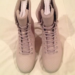 Ugg Wedges, limited edition!!