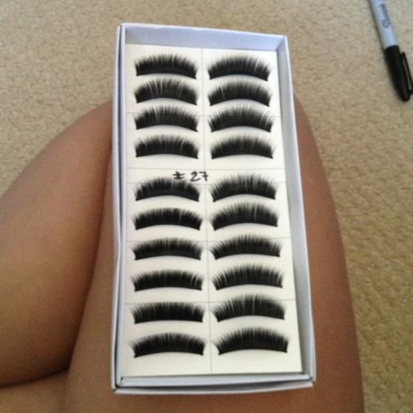Fake Eyelashes - Picture 2 of 2
