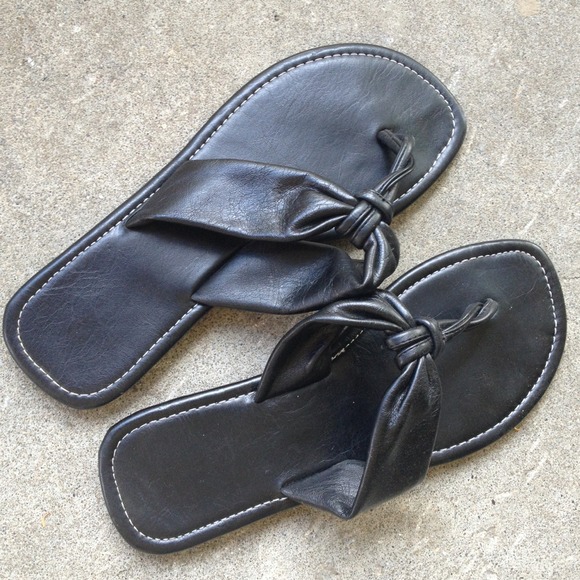 Leather flip flops