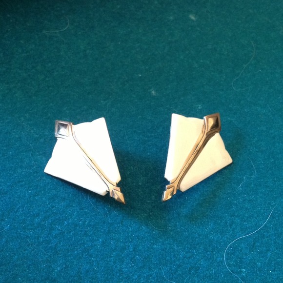 Jewelry - Rouge enamel earrings