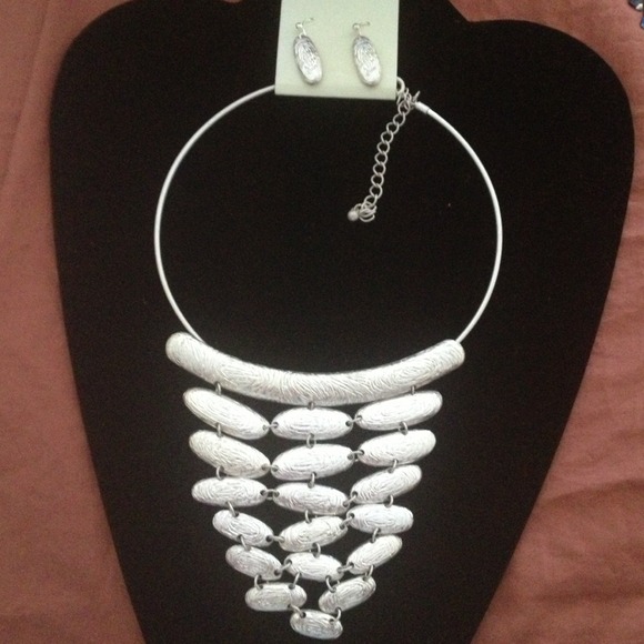 Silver choker