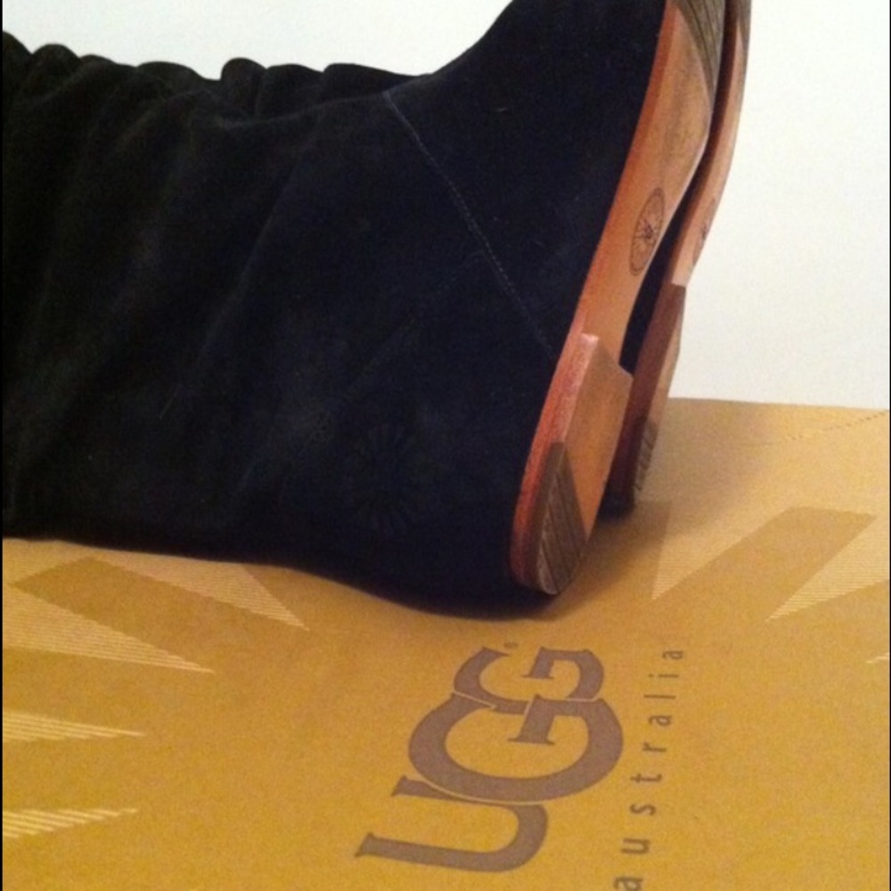🎉HP🎉Gorgeous Discontinued UGGs - Picture 6 of 7