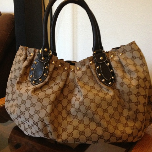 *Reserve* Gucci Purse (Authentic)