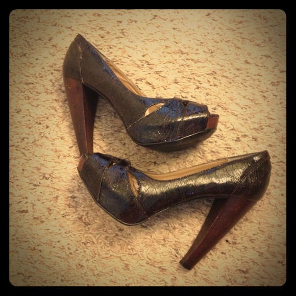 Brown vintagey platform heels