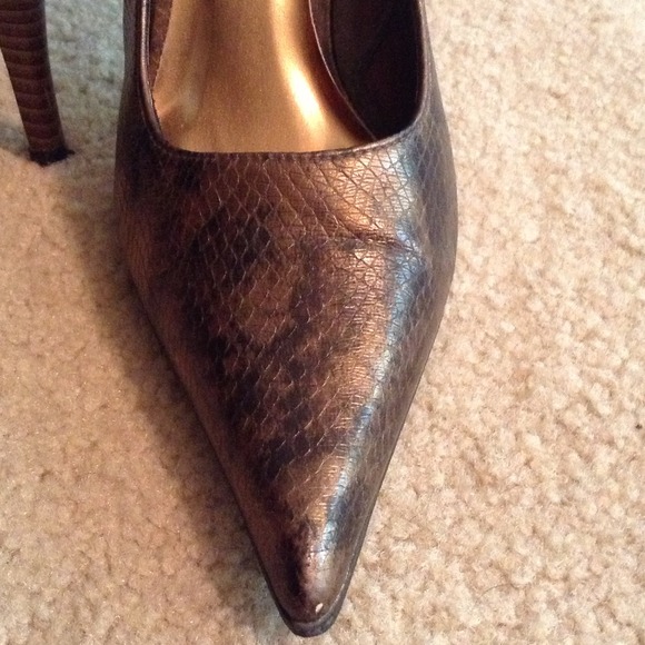 Pumps - Picture 2 of 2