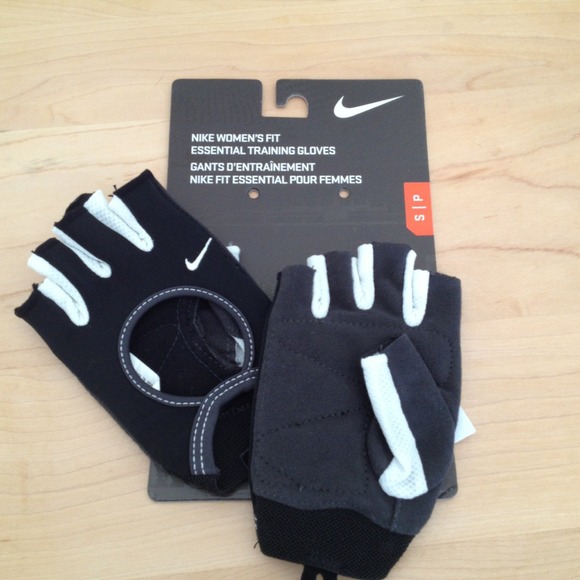 SOLD!! Nike Training Gloves