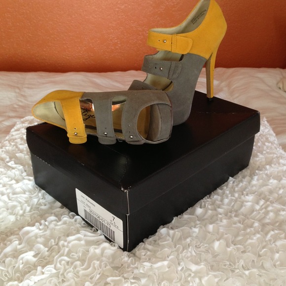 Grey and yellow high heels.