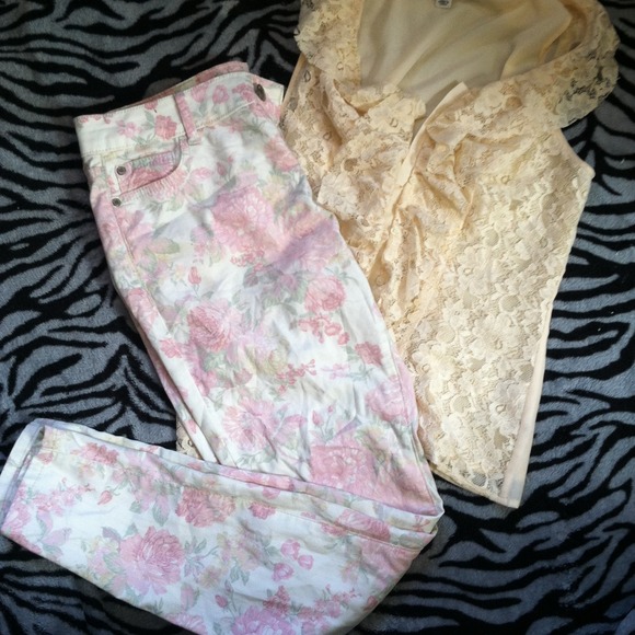 Floral skinnies! 💣