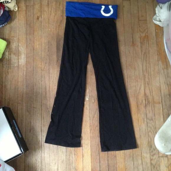 Pair of colts vs yoga pants