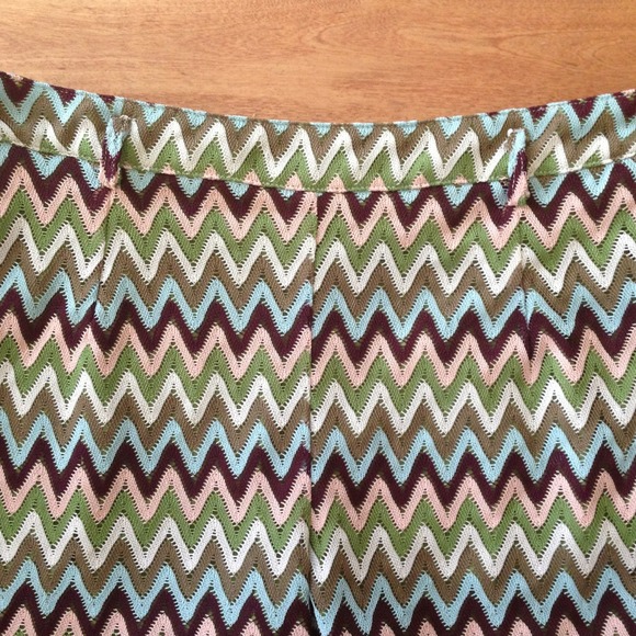 *SOLD* High Waisted Chevron Colorful Hot Shorts - Picture 2 of 4