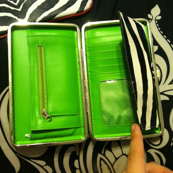 Wallets - Picture 3 of 4