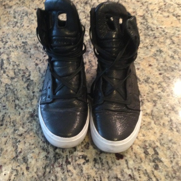 Black and white supra sky tops