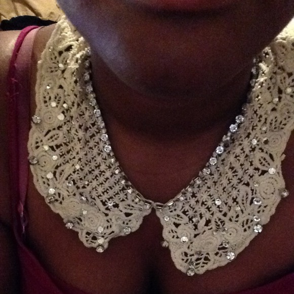 Jewelry - Bib Necklace lace and rhinestones details