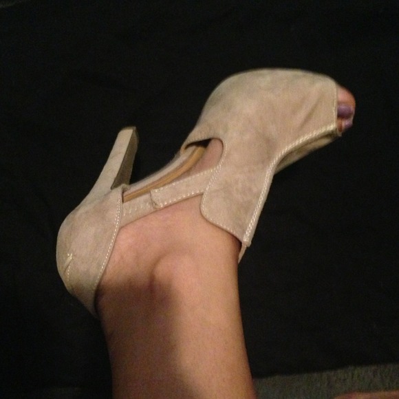 ✳Reduced✳ Tan suede heels!!