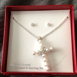 Necklace and earring set