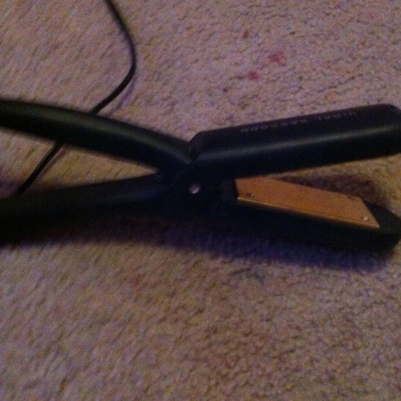 Straightner - Picture 2 of 2