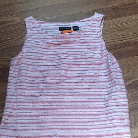 Ladies pink striped tank top.