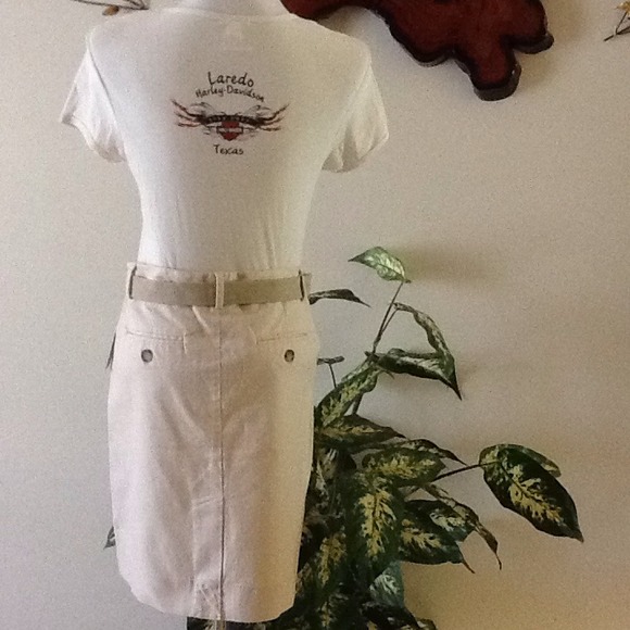 HOST PICK/ KHAKI SKIRT WITH BELT - Picture 2 of 4