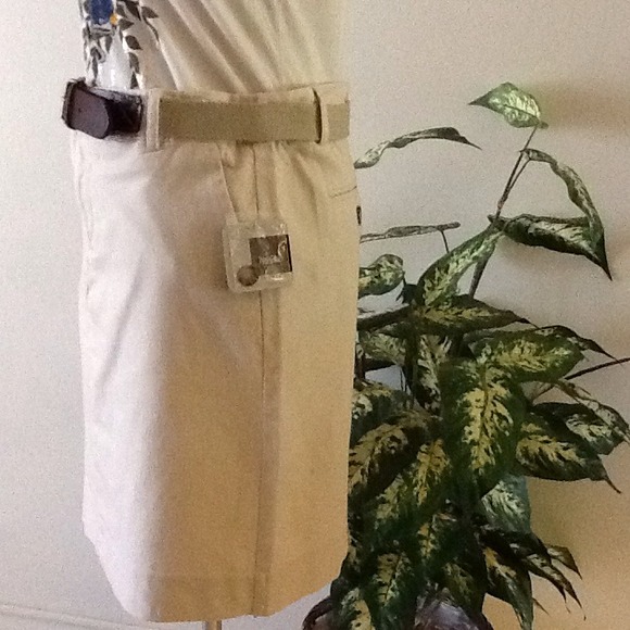 HOST PICK/ KHAKI SKIRT WITH BELT - Picture 3 of 4