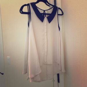 Cute Sleeveless Peter Pan Collared Top!! Size M